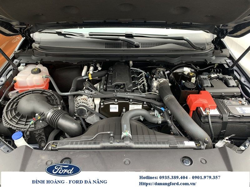 Ford Ranger và Toyota Hilux 2.4E 4x2 2022, So sánh Ford Ranger XLS AT &#038; Toyota Hilux 2.4E 4&#215;2 2022