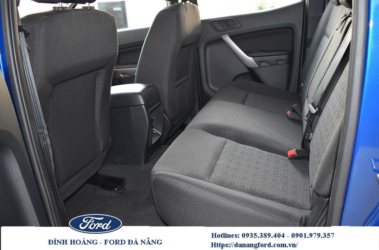 Ford Ranger và Toyota Hilux 2.4E 4x2 2022, So sánh Ford Ranger XLS AT &#038; Toyota Hilux 2.4E 4&#215;2 2022