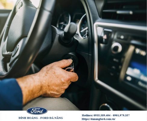 Xe ô tô có bị khóa cổ không ? Cách để hủy khóa vô lăng